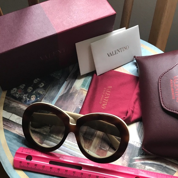 🚫SOLD🚫VALENTINO Brown oversized round sunglasses - Picture 5 of 8